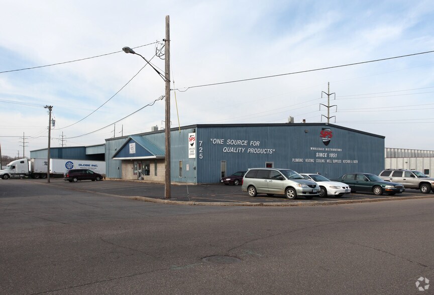 725 Crescent St NE, Saint Cloud, MN for sale - Primary Photo - Image 1 of 1