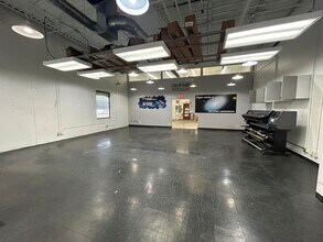 350-370 Lexington Dr, Buffalo Grove, IL for lease Interior Photo- Image 2 of 4