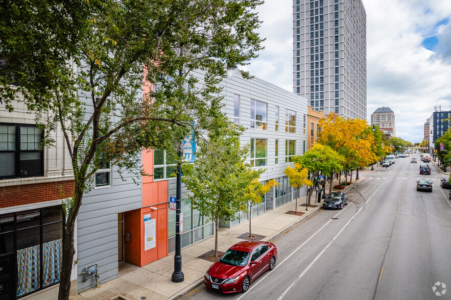 1244 W Devon Ave, Chicago, IL for sale - Building Photo - Image 2 of 10