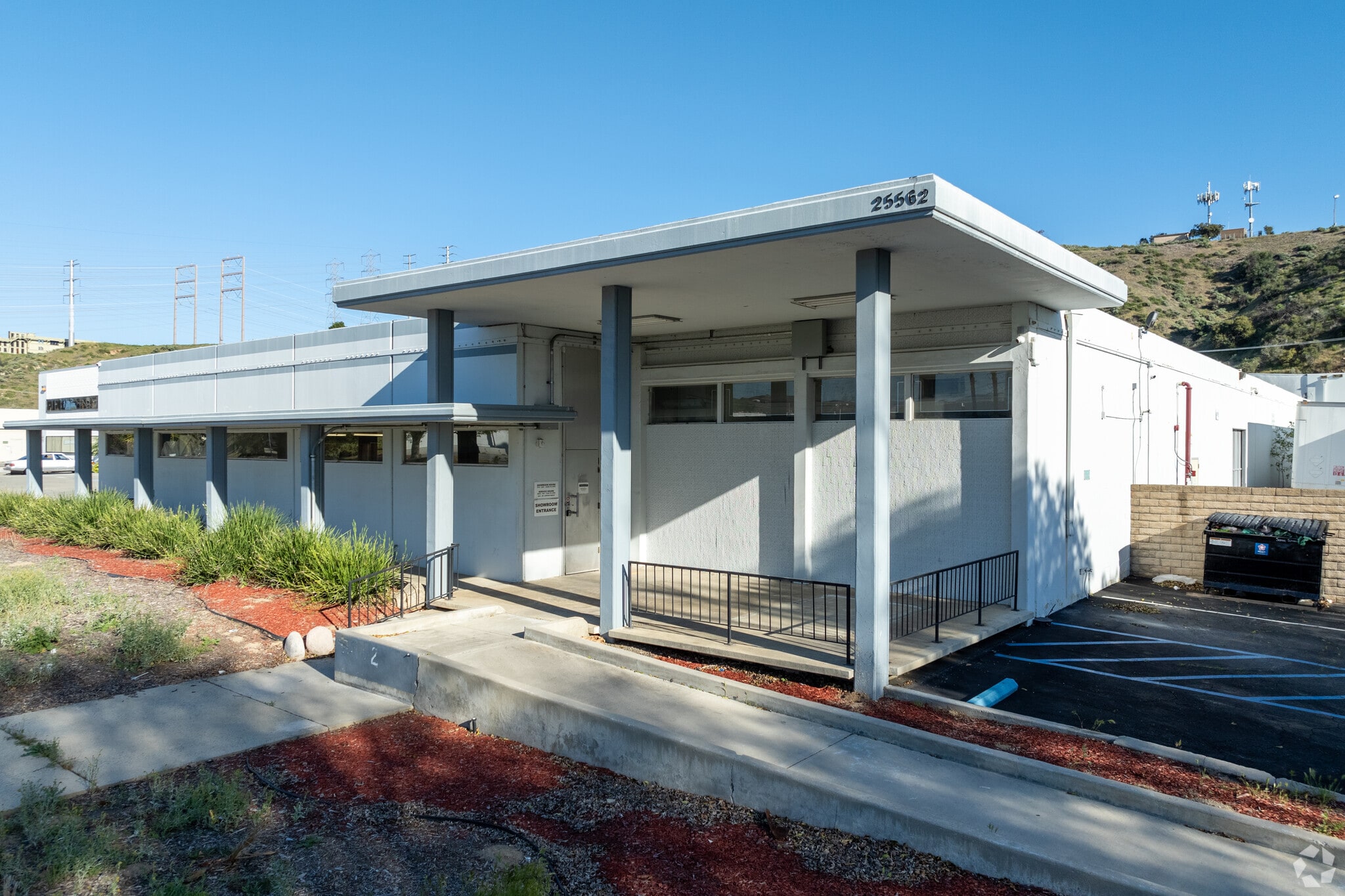 25562 Avenue Stanford, Valencia, CA for lease Primary Photo- Image 1 of 17