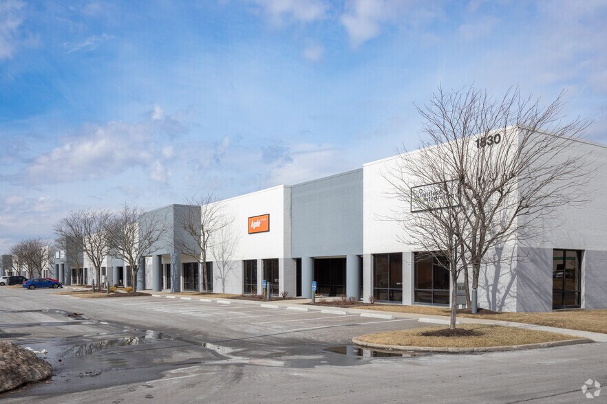 1830 Airport Exchange Blvd, Erlanger, KY for lease - Building Photo - Image 1 of 5