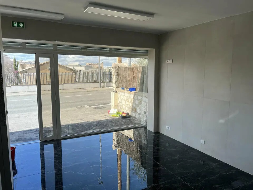 Retail in Aix-en-Provence for lease Interior Photo- Image 1 of 6