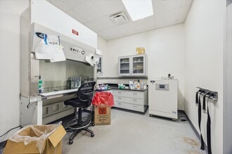 5455 Dashwood Dr, Bellaire, TX for sale Interior Photo- Image 2 of 6