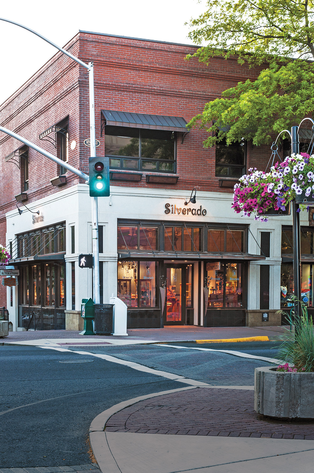 1001 NW Wall St, Bend, OR for lease Building Photo- Image 1 of 27