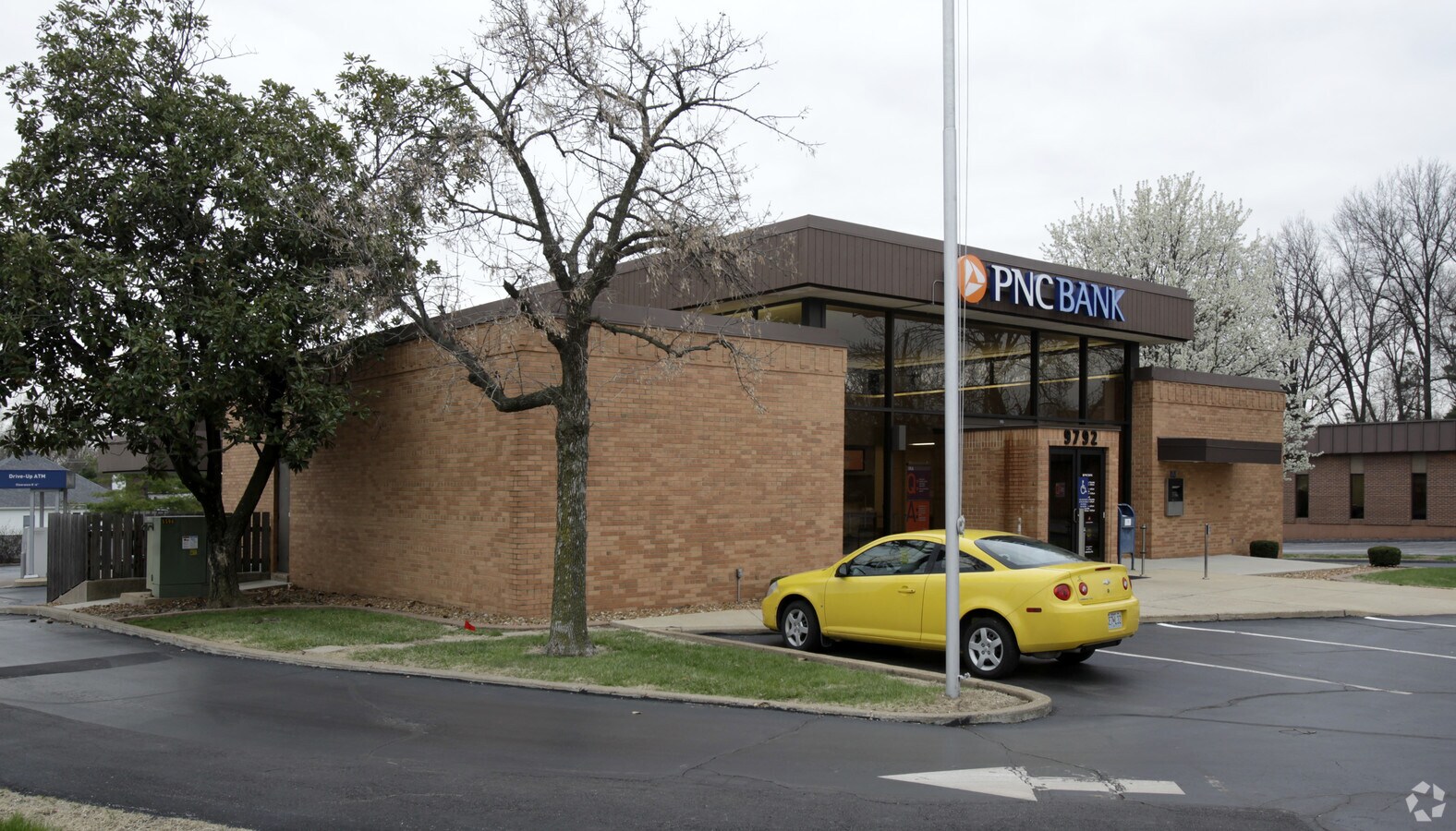 9792 Watson Rd, Saint Louis, MO 63126