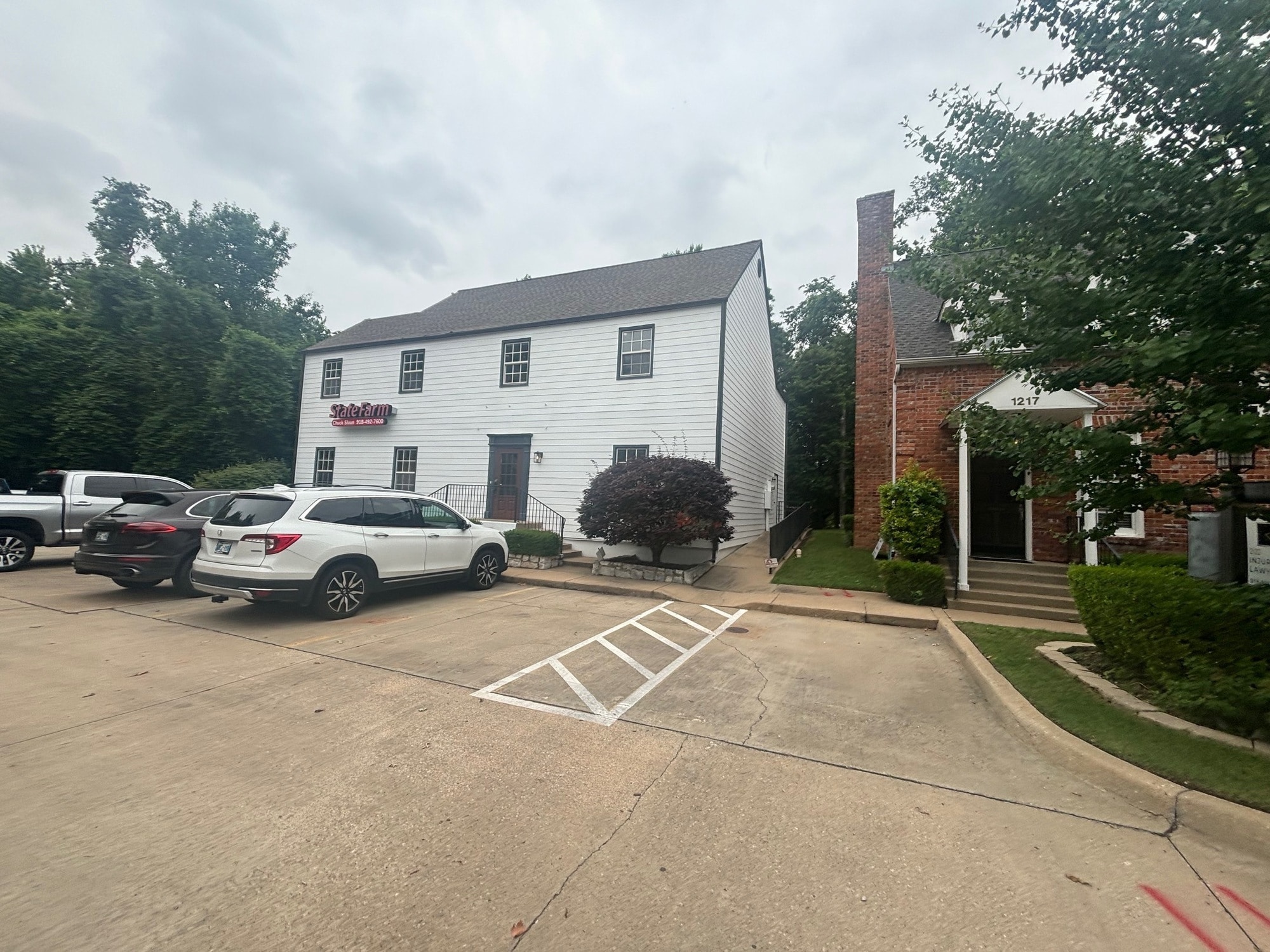 1215 E 33rd St, Tulsa, OK for lease Building Photo- Image 1 of 9