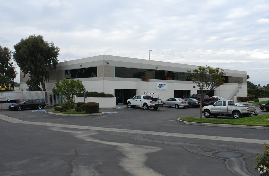 741 Arcturus Ave, Oxnard, CA for lease - Primary Photo - Image 1 of 6