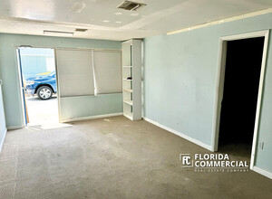 2445-2499 SE Dixie Hwy, Stuart, FL for lease Building Photo- Image 2 of 5