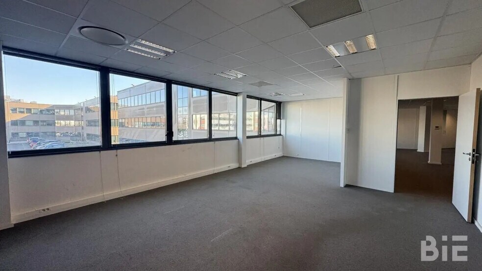 Office in Pessac for lease - Interior Photo - Image 3 of 5