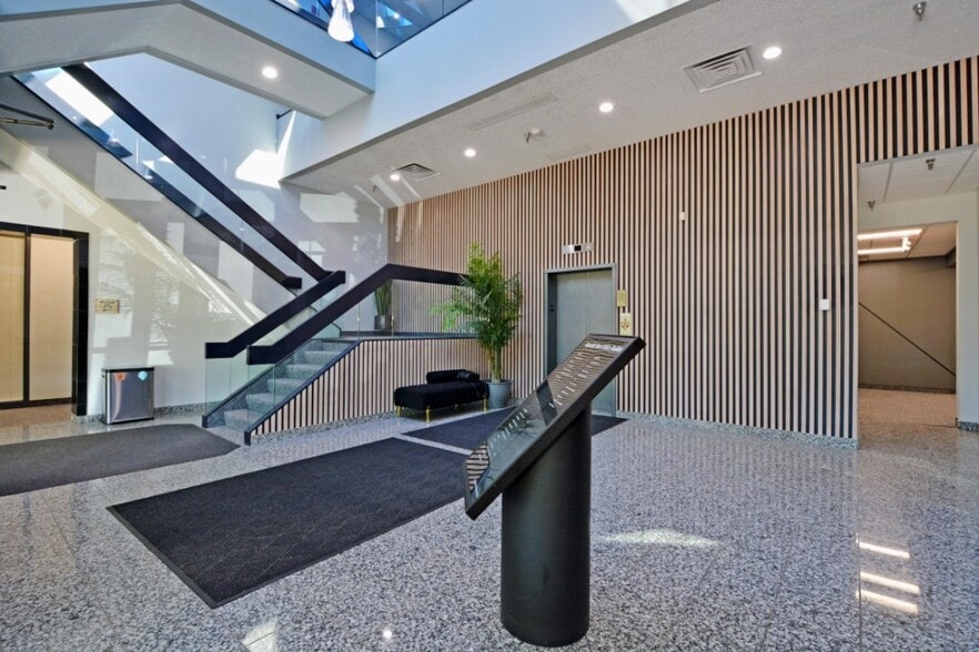 2277 W Highway 36, Roseville, MN for lease - Building Photo - Image 3 of 10