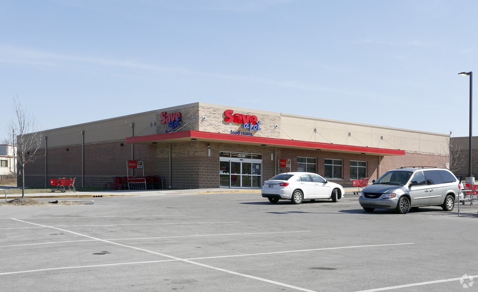 2930 E 38th St, Indianapolis, IN for lease - Primary Photo - Image 1 of 3