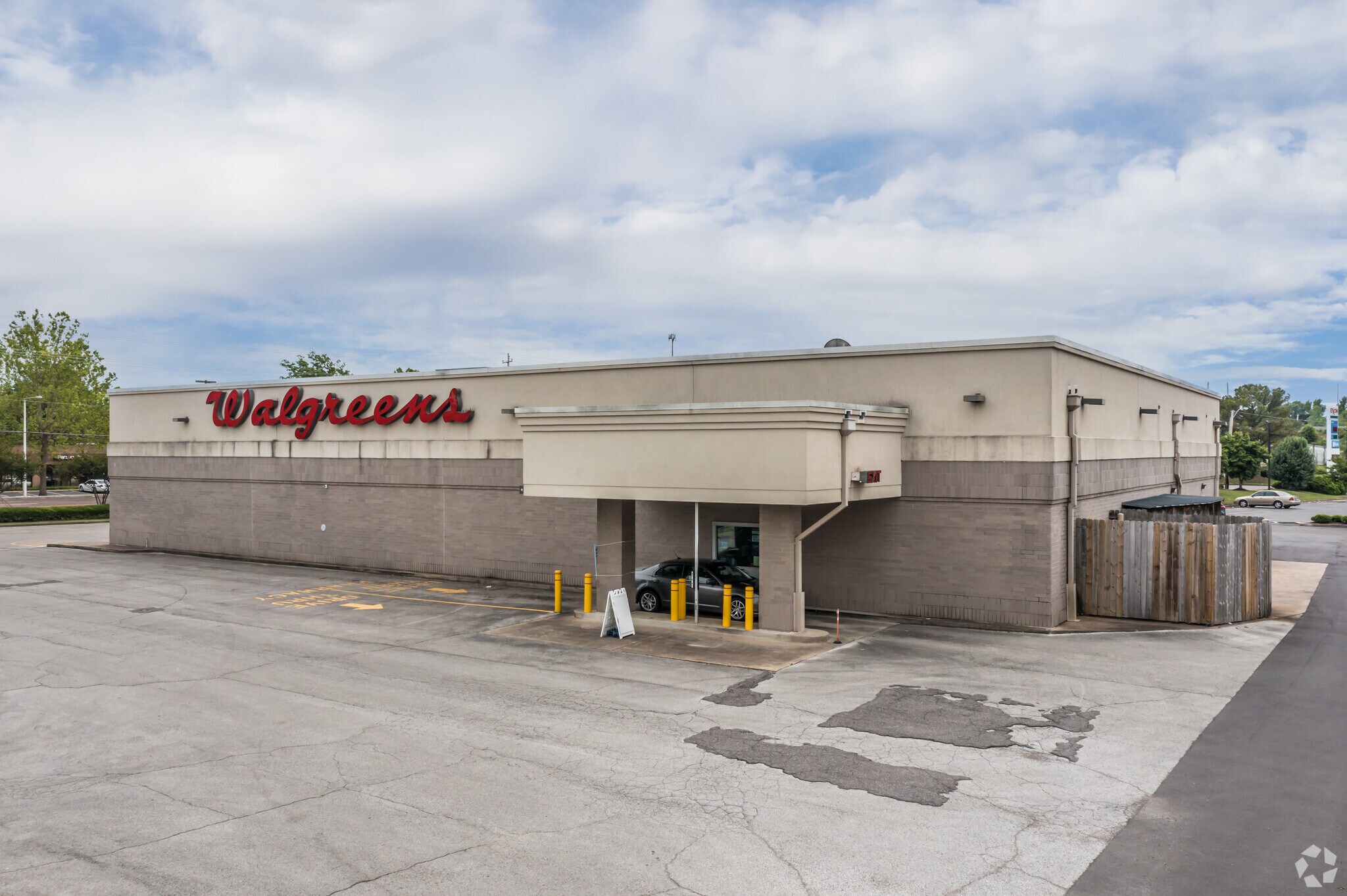 65006550 Quince Rd, Memphis, TN 38119 Kirby Gate Shopping Center