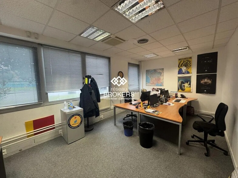 Office in La Courneuve for lease - Interior Photo - Image 1 of 4