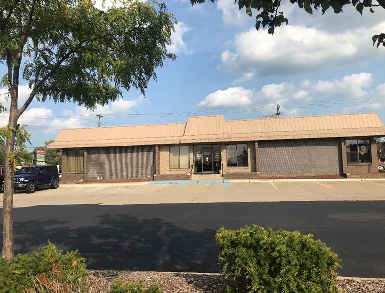 37211 Harper Ave, Clinton Township, MI for lease - Building Photo - Image 1 of 2