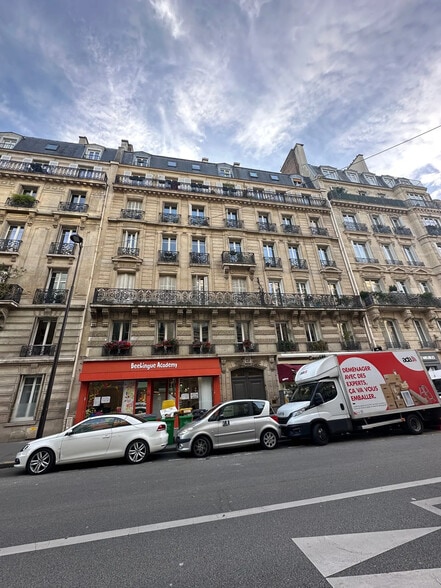 49 Rue De Prony, Paris for lease - Building Photo - Image 1 of 11