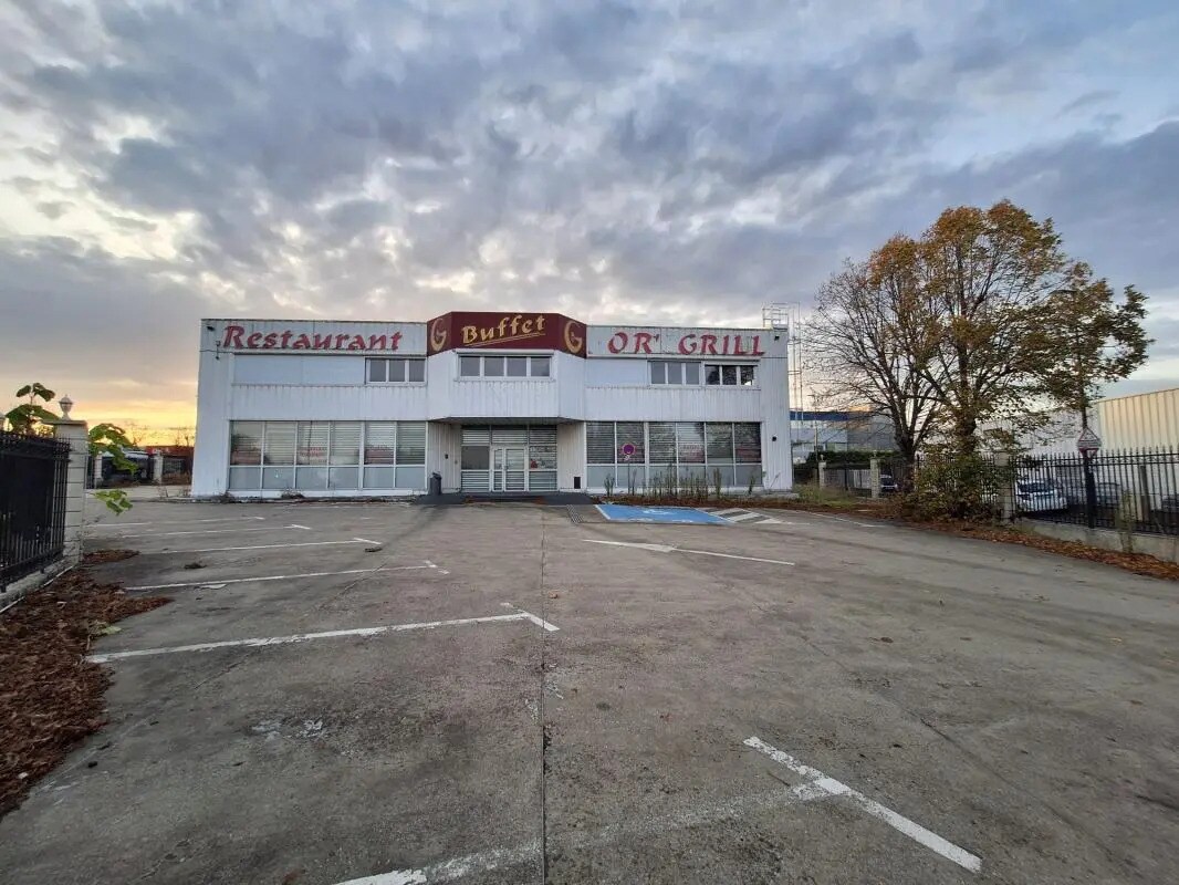 Retail in Sartrouville for lease Building Photo- Image 1 of 5