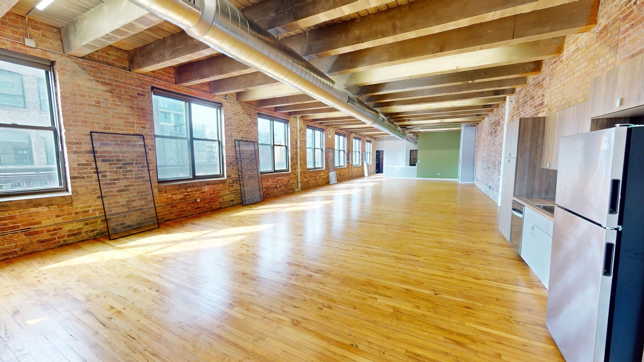 314 W Institute Pl, Chicago, IL for lease Interior Photo- Image 1 of 11