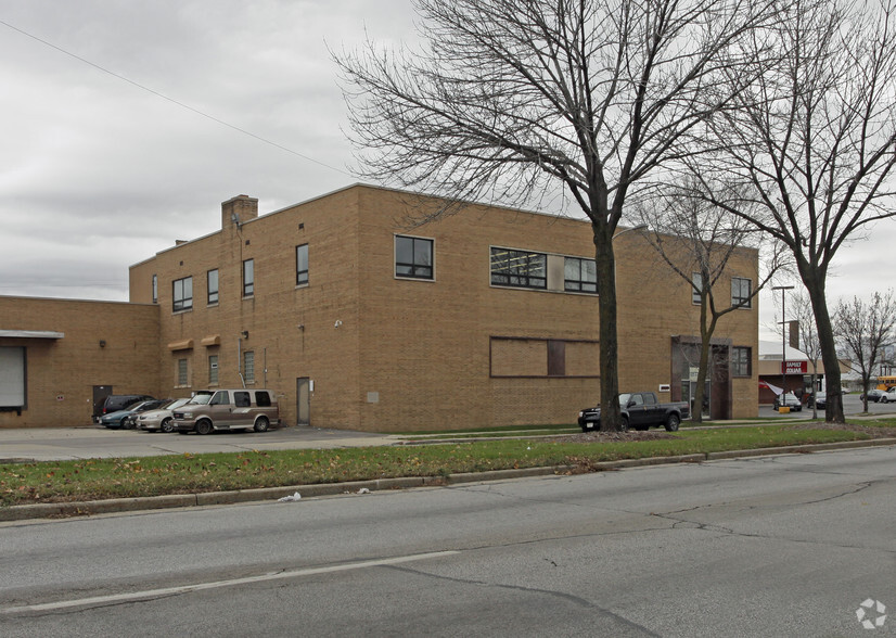 2501-2525 W Hampton Ave, Milwaukee, WI 53209 | LoopNet