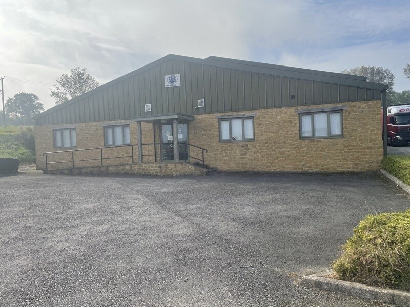 2 Middle Coombe, Crewkerne for sale Primary Photo- Image 1 of 1