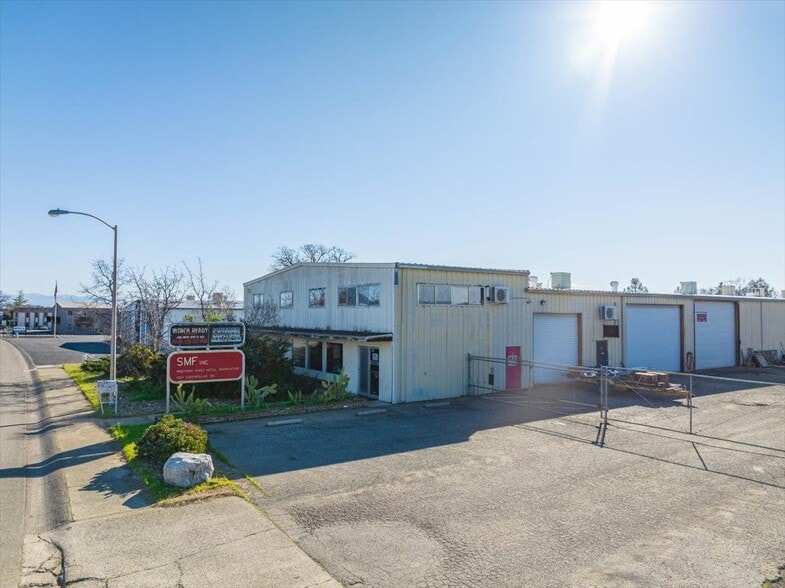 4311 Caterpillar Rd, Redding, CA for sale - Building Photo - Image 2 of 18