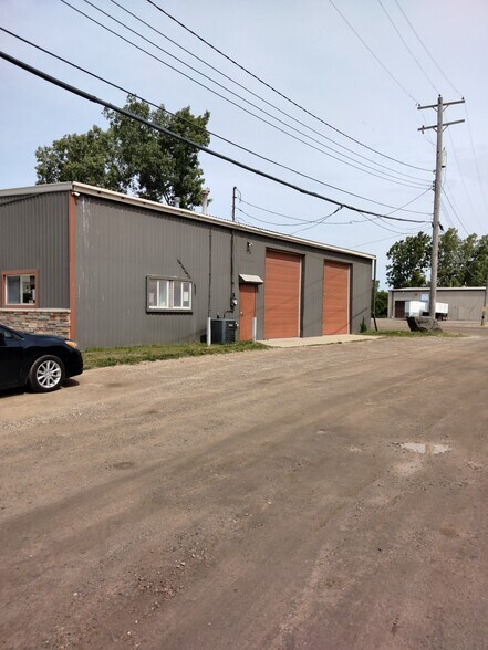 1407 Lake Lansing Rd, Lansing, MI for sale - Building Photo - Image 1 of 1