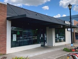 326 S Broadway St, Estacada OR - Bar