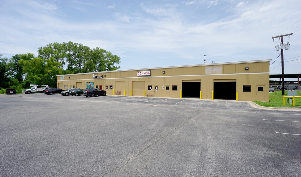 3810 Gattis School Rd, Round Rock, TX for lease - Building Photo - Image 1 of 8