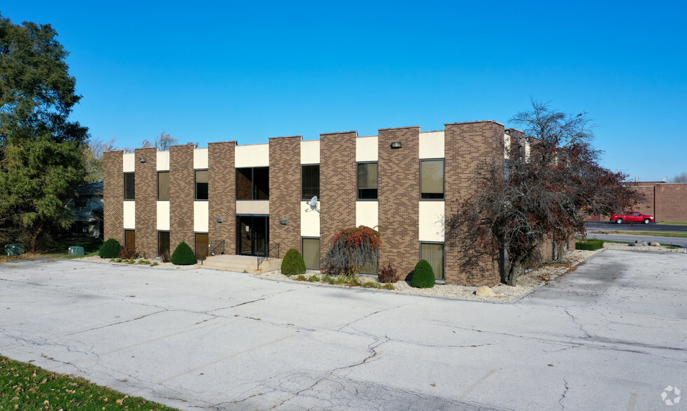 200 Monticello Dr, Dyer, IN for lease - Primary Photo - Image 1 of 2