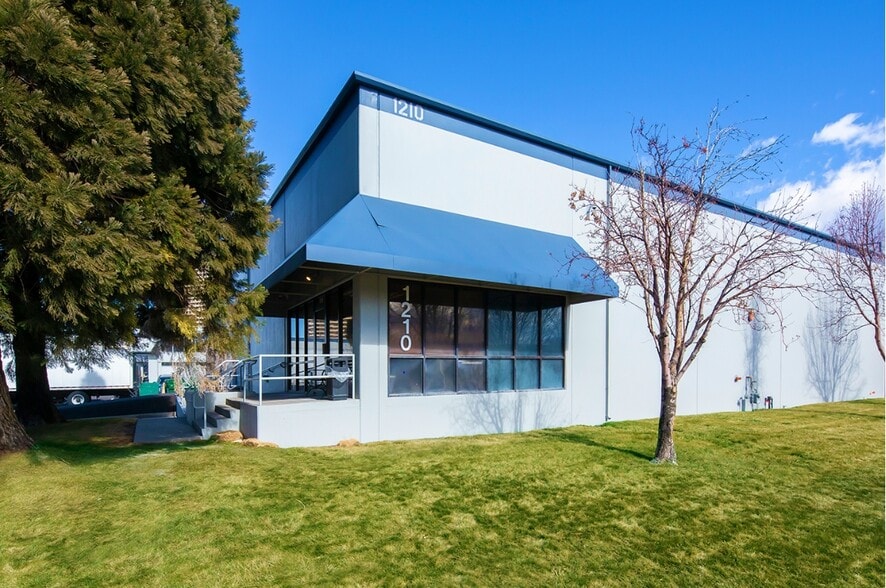 1210 Icehouse Ave, Sparks, NV for sale - Primary Photo - Image 1 of 7