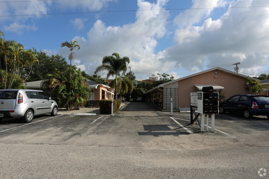 211 Lakeview Ave, Lantana, FL for sale - Primary Photo - Image 1 of 1