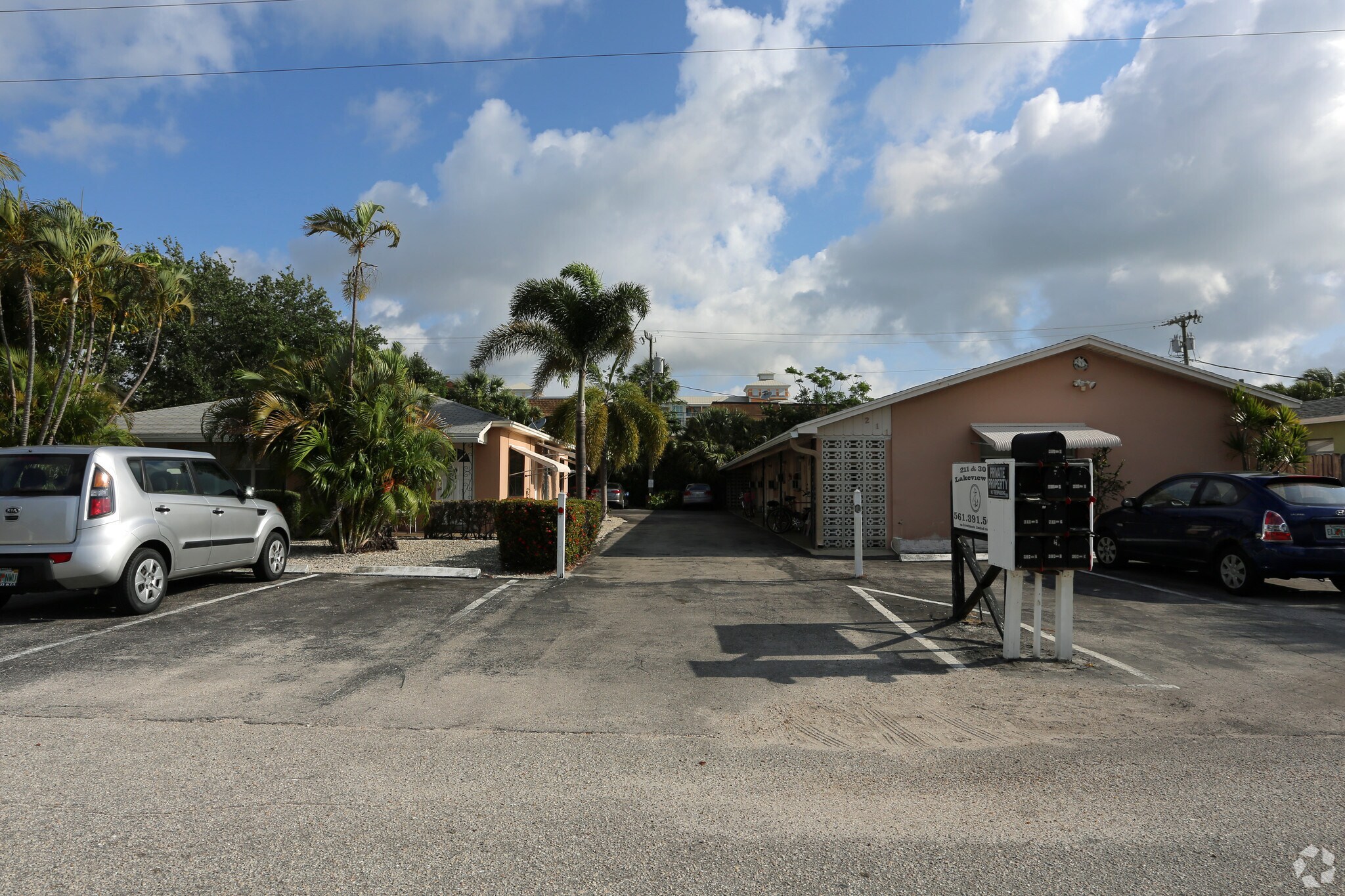 211 Lakeview Ave, Lantana, FL for sale Primary Photo- Image 1 of 1