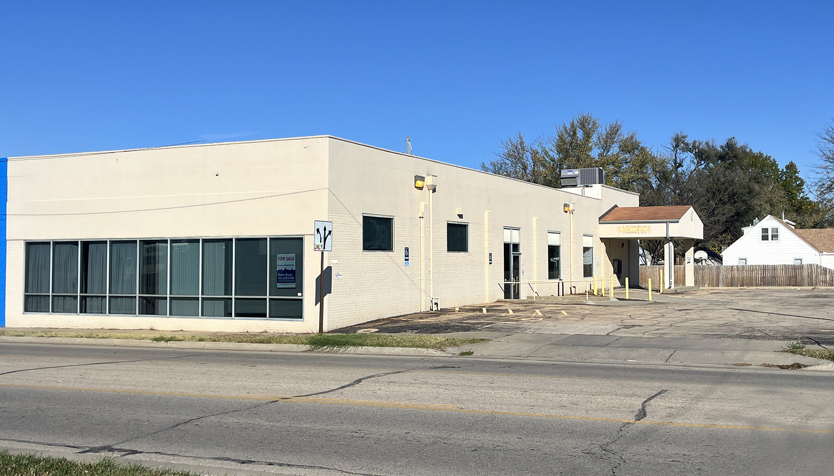 2252 SW 10th Ave, Topeka, KS for sale Building Photo- Image 1 of 2