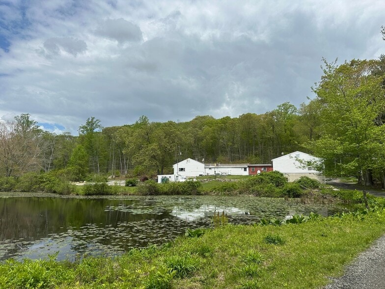 497 Winthrop Rd, Deep River, CT for sale - Building Photo - Image 3 of 19