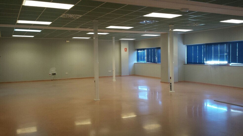 Office in SEVILLA for lease - Building Photo - Image 1 of 10