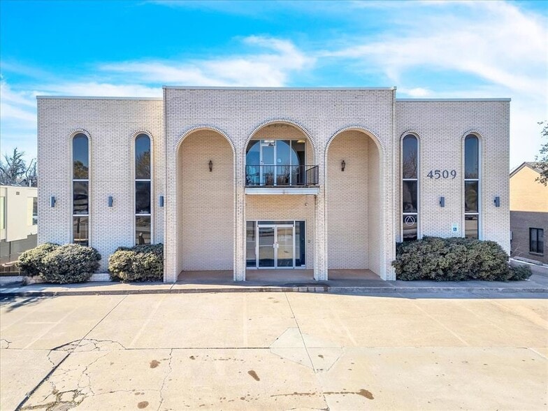 4509 N Classen Blvd, Oklahoma City, OK for lease - Building Photo - Image 2 of 7