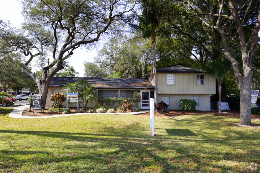 855 E Brandon Blvd, Brandon, FL for sale - Primary Photo - Image 1 of 1