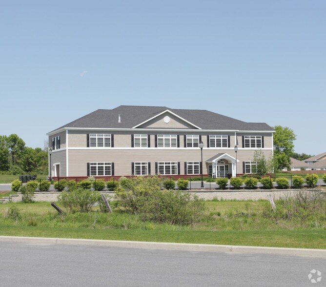 31 Willowbrook Dr, Queensbury, NY for sale - Primary Photo - Image 1 of 1