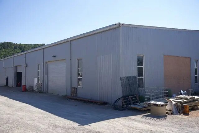Flex in Brignoles for lease - Building Photo - Image 2 of 11
