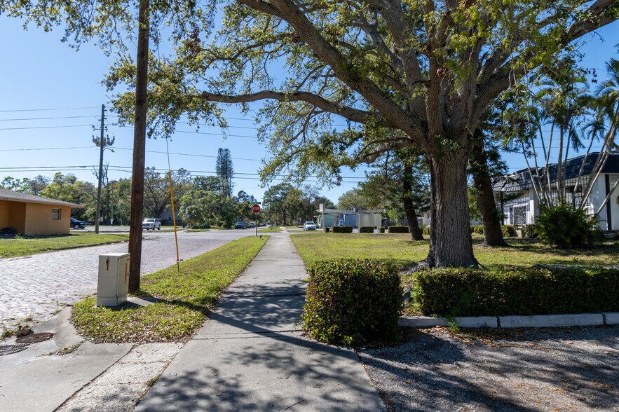 1940 Dr Martin Luther King Jr St S, Saint Petersburg, FL for sale - Primary Photo - Image 1 of 65