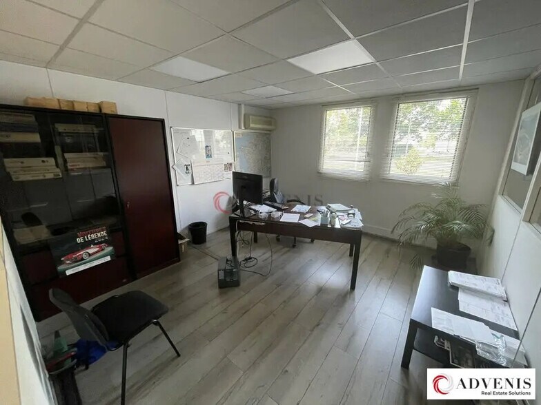 Flex in Bordeaux for lease - Interior Photo - Image 3 of 10