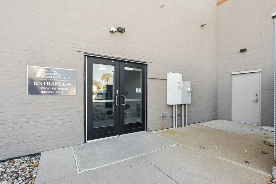 511 E 5th St, Waterloo, IA for lease - Building Photo - Image 2 of 10