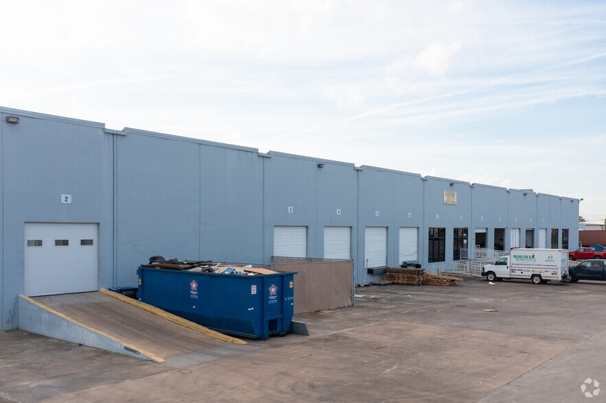 8801 Wallisville Rd, Houston, TX for lease - Building Photo - Image 3 of 21