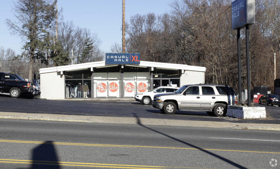 220 Baltimore Pike, Springfield, PA for lease - Building Photo - Image 2 of 2