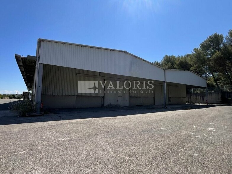 Industrial in Bouc-Bel-Air for lease - Building Photo - Image 2 of 9