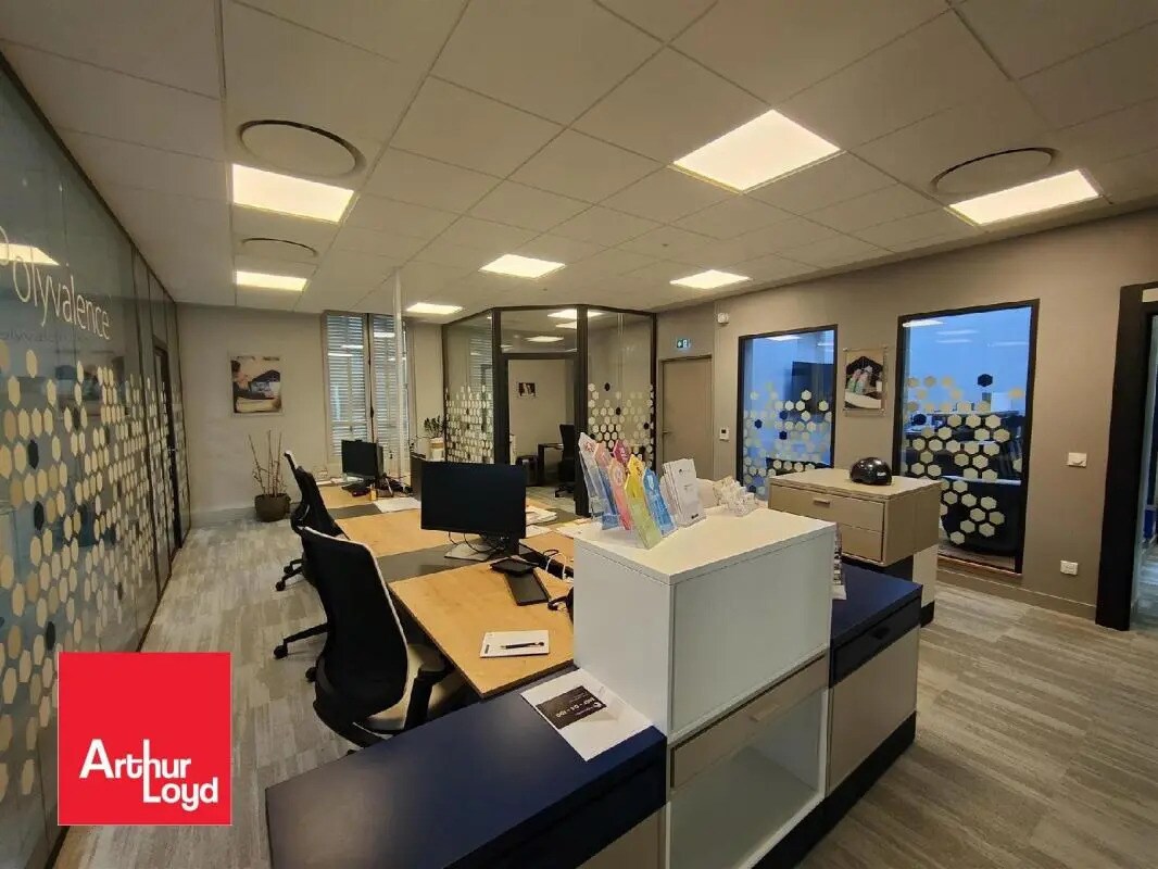 Office in Chartres for lease Interior Photo- Image 1 of 6