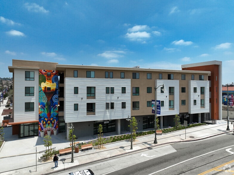 3401 E 1st St, Los Angeles, CA for lease - Building Photo - Image 3 of 7