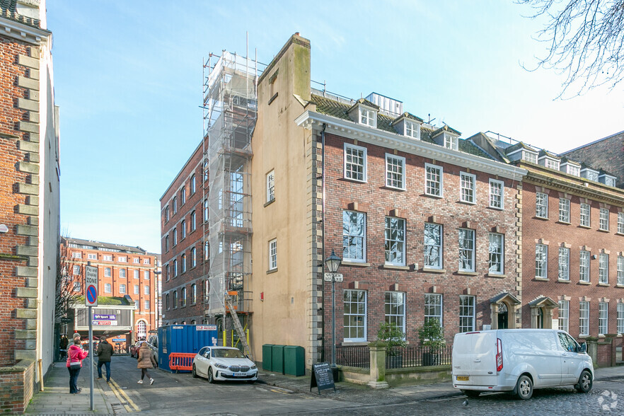 10 Queen Sq, Bristol for lease - Primary Photo - Image 1 of 6