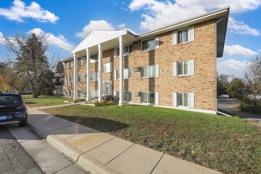 908 S 8th St, Brainerd, MN for sale - Primary Photo - Image 2 of 5