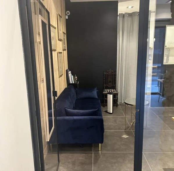 Office in Paris for lease - Building Photo - Image 3 of 5