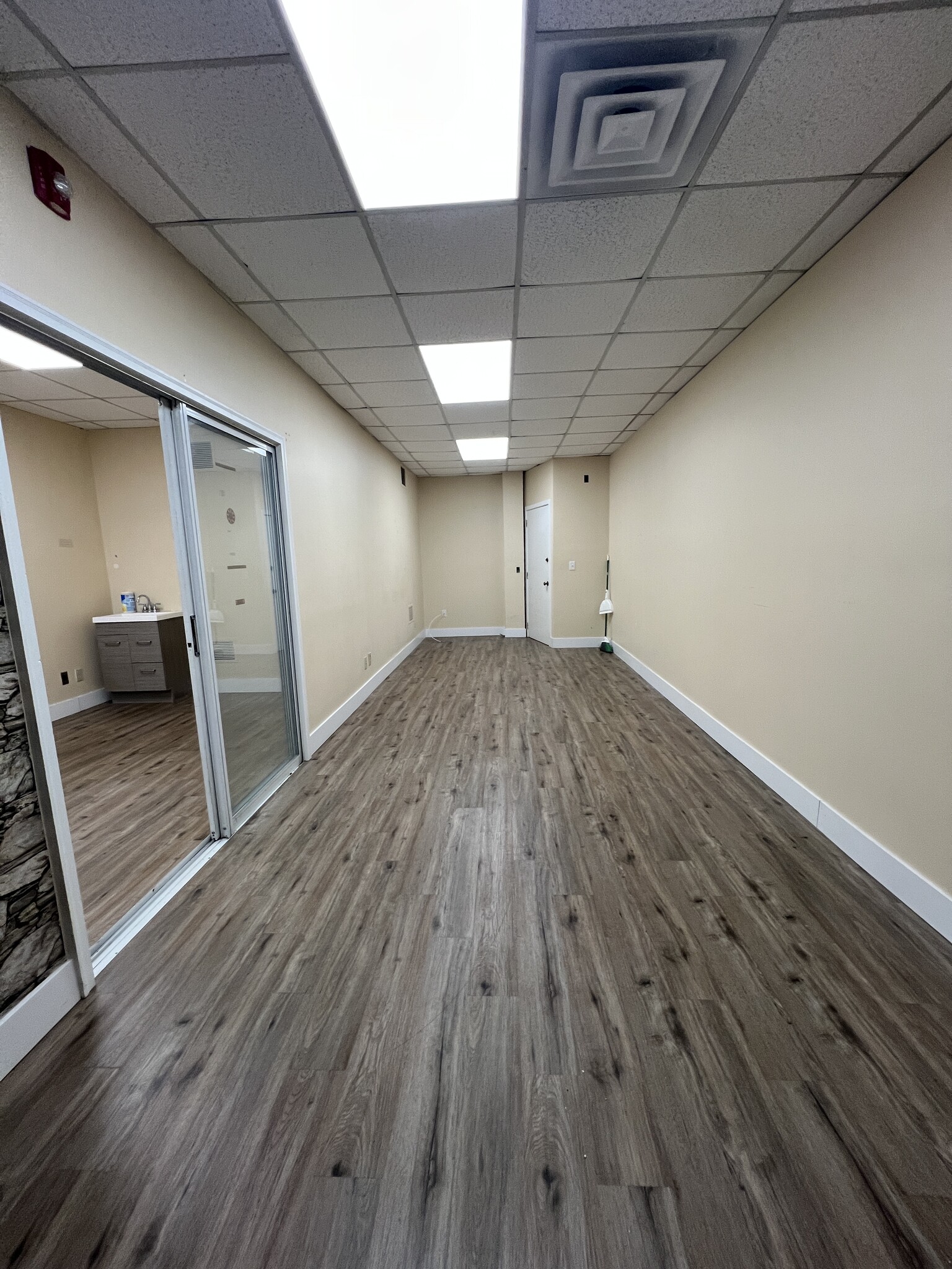 887 Main St, Monroe, CT for lease Interior Photo- Image 1 of 6